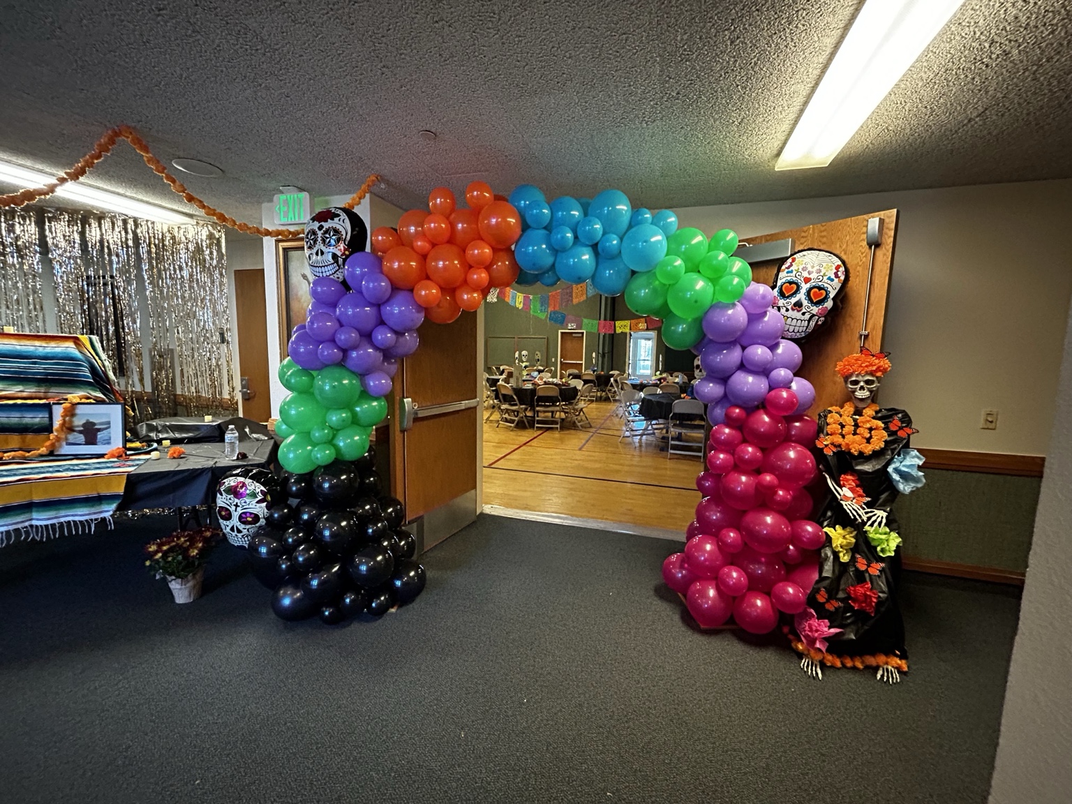 Día de los Muertos balloon entrance