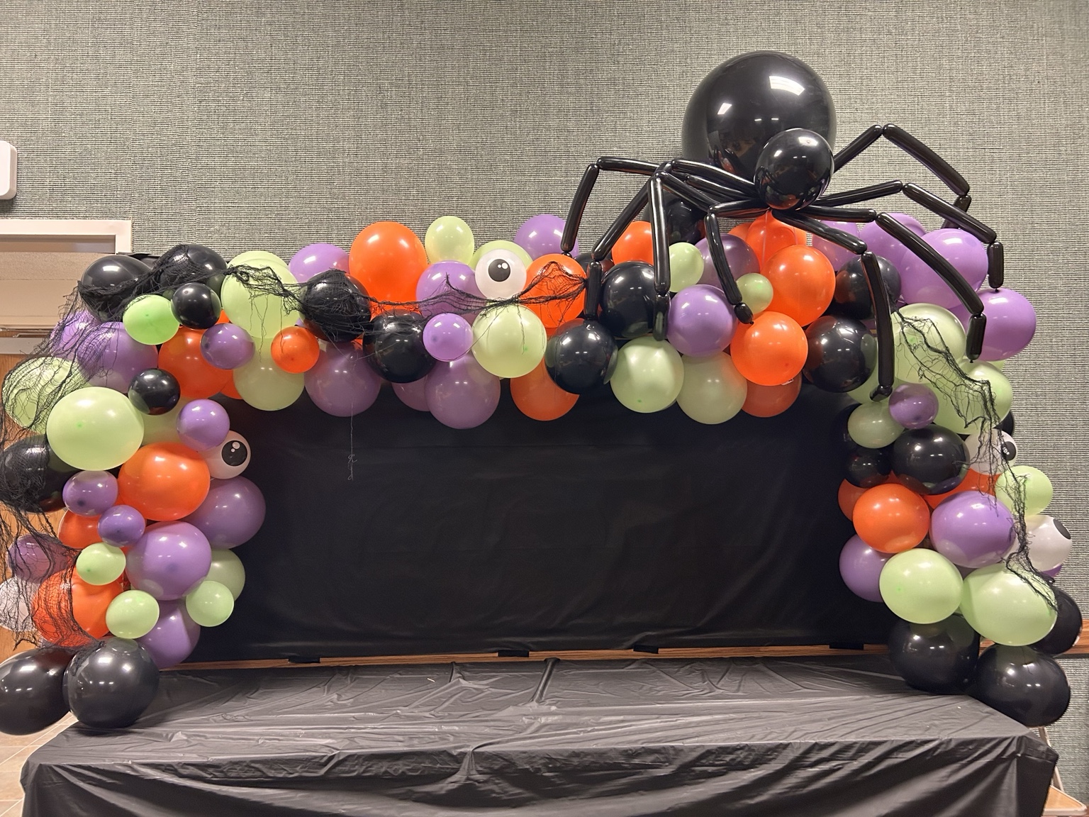 Halloween spider balloon installation